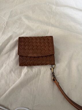 Elevate Suri Woven wallet in Chestnut